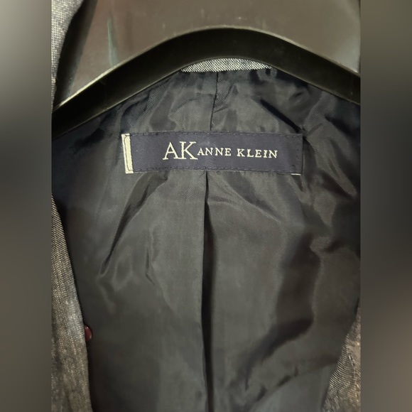 Anne Klein linen soft jacket. Size small. Used mildly - Picture 7 of 10